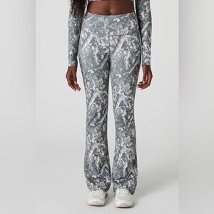 SWS Athletics Size M, Women's Camouflage Patterned Flared Leg Pants, Stretchy